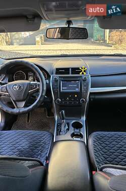 Седан Toyota Camry 2017 в Ужгороді