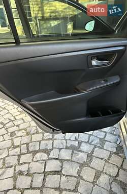 Седан Toyota Camry 2017 в Ужгороді