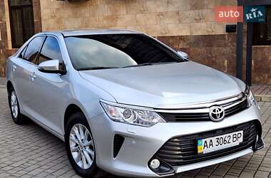 Седан Toyota Camry 2016 в Киеве