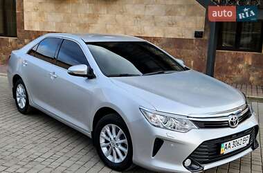 Седан Toyota Camry 2016 в Києві