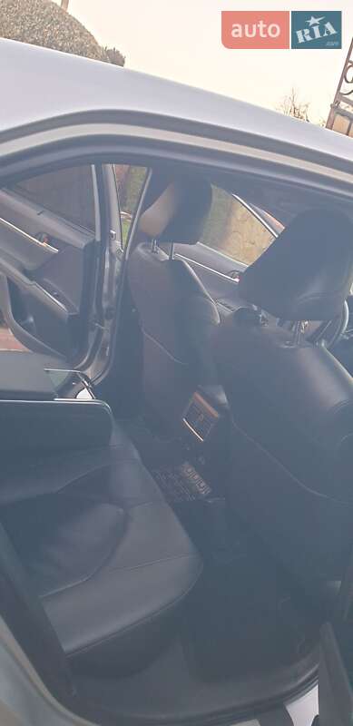 Седан Toyota Camry 2018 в Львові