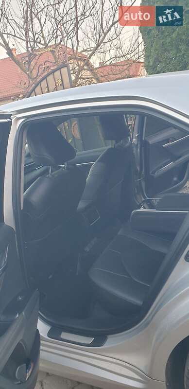 Седан Toyota Camry 2018 в Львові