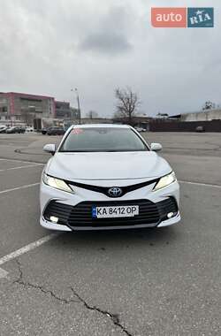 Седан Toyota Camry 2021 в Киеве