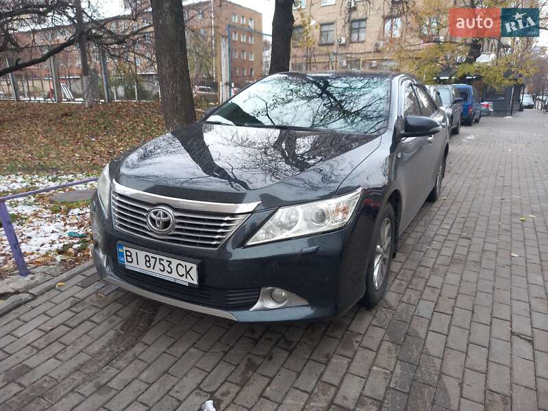 Седан Toyota Camry 2012 в Киеве