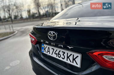 Седан Toyota Camry 2019 в Киеве