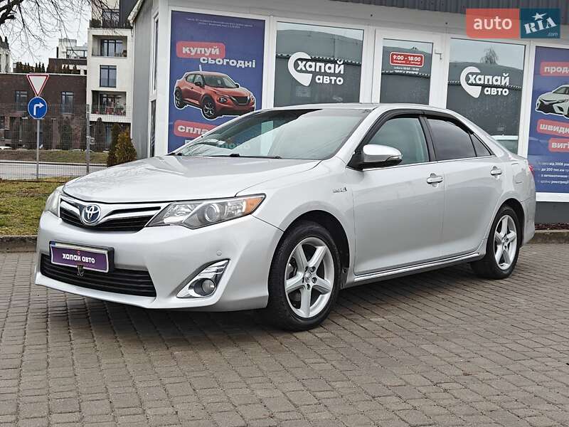 Седан Toyota Camry 2012 в Львові