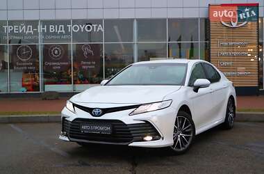 Седан Toyota Camry 2023 в Киеве