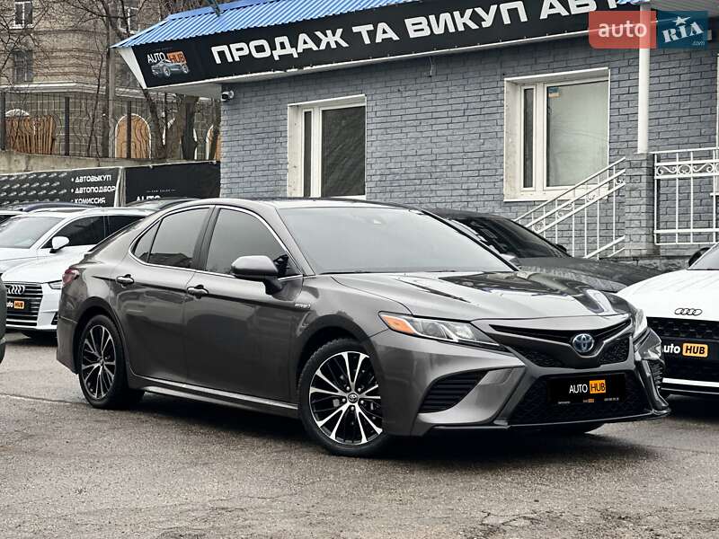 Седан Toyota Camry 2017 в Харкові