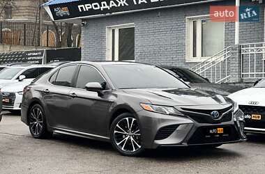 Седан Toyota Camry 2017 в Харкові