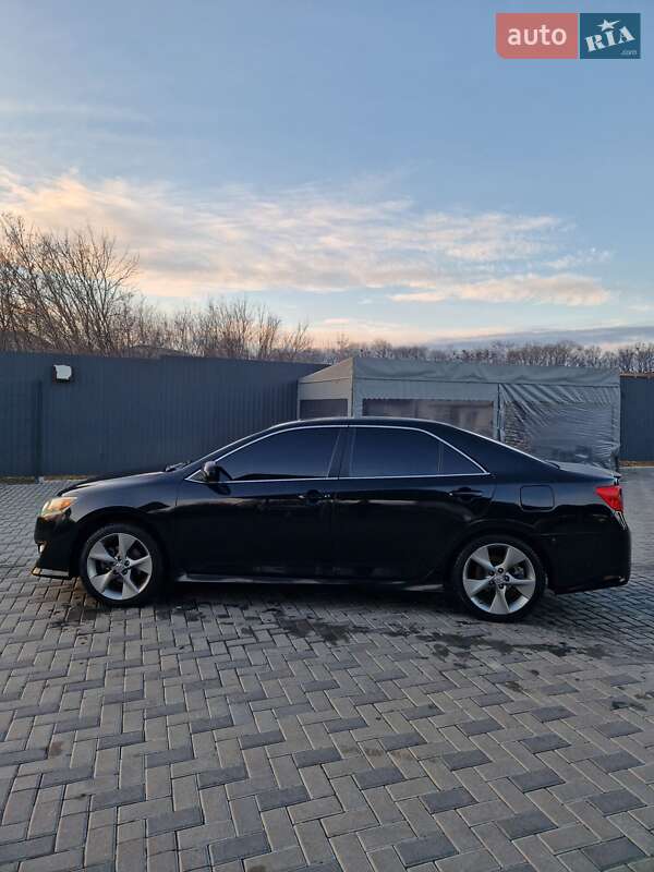 Седан Toyota Camry 2014 в 