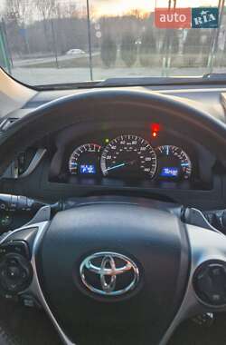 Седан Toyota Camry 2014 в 