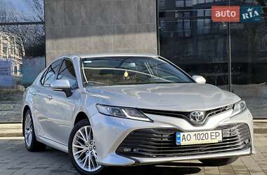 Седан Toyota Camry 2020 в Ужгороді