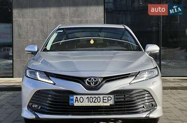 Седан Toyota Camry 2020 в Ужгороді