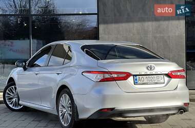 Седан Toyota Camry 2020 в Ужгороді