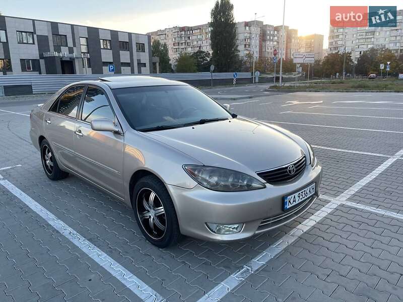 Седан Toyota Camry 2005 в Києві