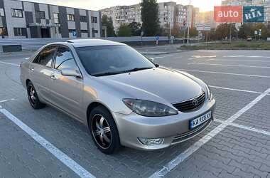 Седан Toyota Camry 2005 в Києві