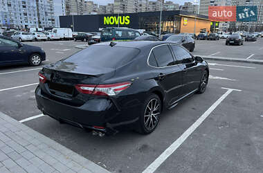 Седан Toyota Camry 2017 в Києві