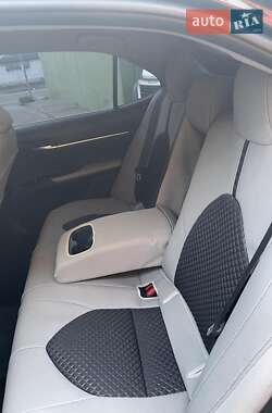 Седан Toyota Camry 2018 в 