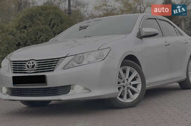 Седан Toyota Camry 2013 в Дніпрі