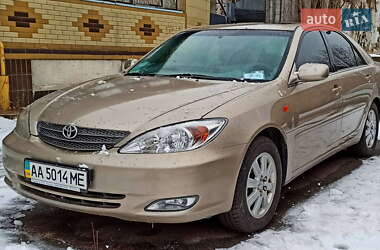 Седан Toyota Camry 2004 в Киеве