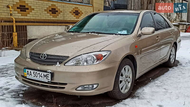 Седан Toyota Camry 2004 в 
