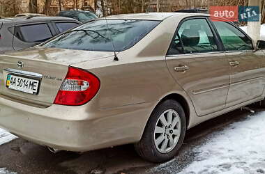 Седан Toyota Camry 2004 в 