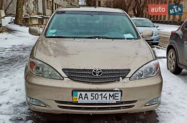 Седан Toyota Camry 2004 в 
