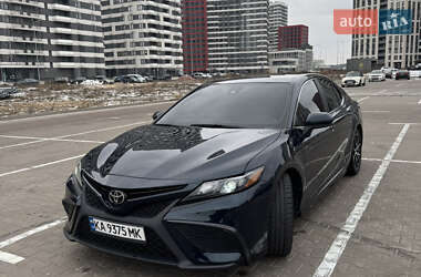 Седан Toyota Camry 2021 в Киеве