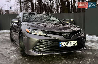 Седан Toyota Camry 2017 в Хмельницькому