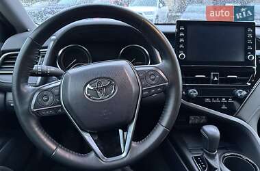 Седан Toyota Camry 2023 в Києві