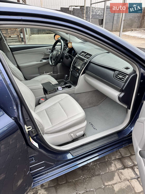 Седан Toyota Camry 2016 в Харкові
