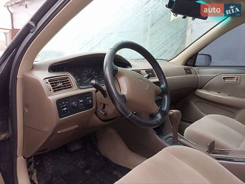 Седан Toyota Camry 1999 в Глухові
