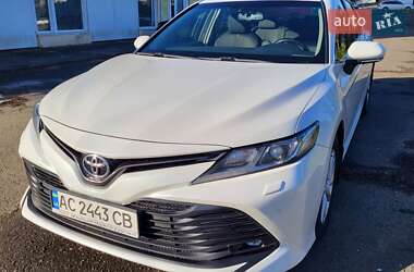 Седан Toyota Camry 2018 в Хмельницькому