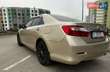 Седан Toyota Camry 2012 в Рівному