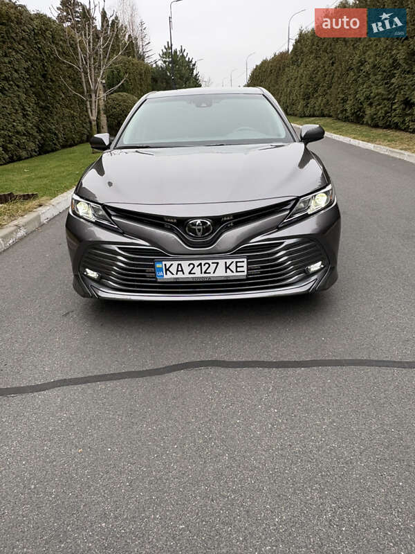 Седан Toyota Camry 2019 в 