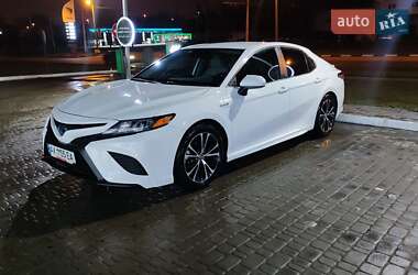 Седан Toyota Camry 2019 в Полтаве