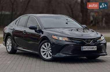 Седан Toyota Camry 2018 в Дніпрі