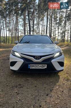 Седан Toyota Camry 2017 в Охтирці