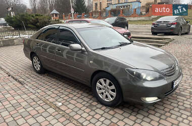 Седан Toyota Camry 2002 в Рівному