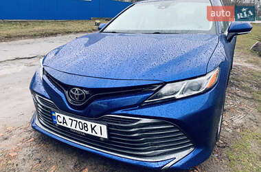 Седан Toyota Camry 2017 в 