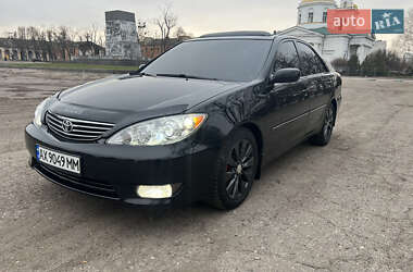 Седан Toyota Camry 2004 в Чугуєві