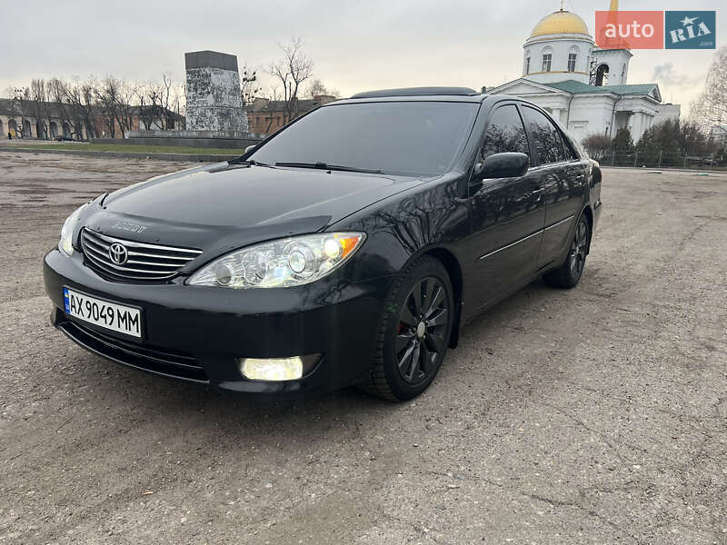 Седан Toyota Camry 2004 в Чугуеве