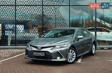 Седан Toyota Camry 2023 в Києві