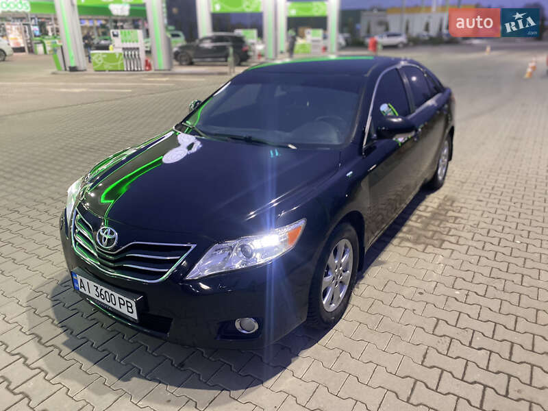 Седан Toyota Camry 2011 в Житомирі