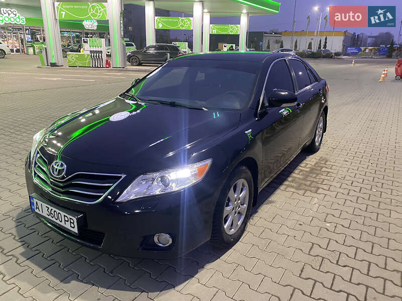 Седан Toyota Camry 2011 в Житомирі