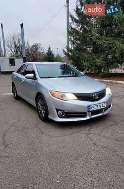 Седан Toyota Camry 2014 в Харкові