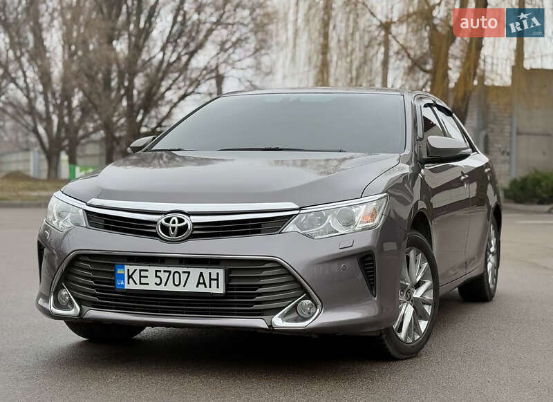 Седан Toyota Camry 2015 в Дніпрі