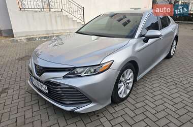 Седан Toyota Camry 2018 в Луцьку