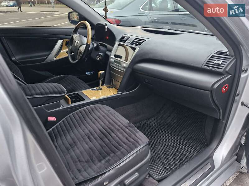 Седан Toyota Camry 2007 в Киеве