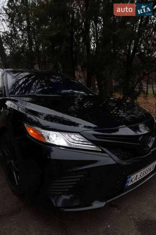 Седан Toyota Camry 2017 в Киеве